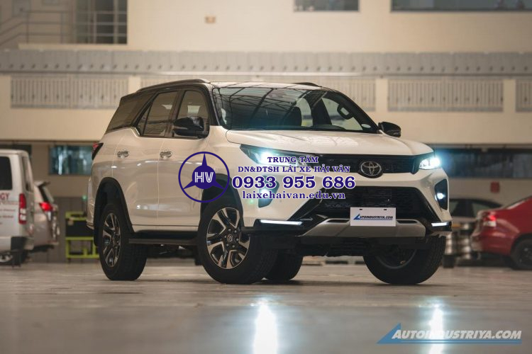 Toyota Fortuner 2022 thêm loạt trang bị công nghệ ấn tượng, giá khởi điểm 1,04 tỷ đồng