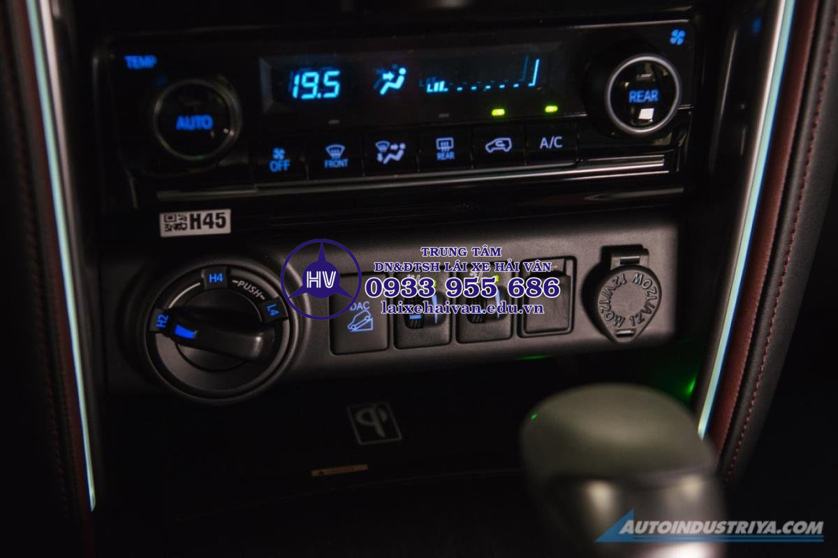 Toyota Fortuner 2022 thêm loạt trang bị công nghệ ấn tượng, giá khởi điểm 1,04 tỷ đồng