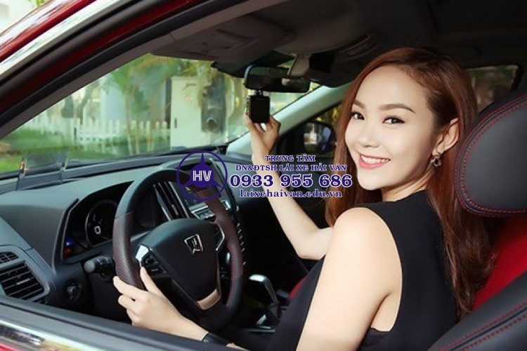 bi quyet lai xe an toan cho phu nu 4 - laixehaivan.edu.vn