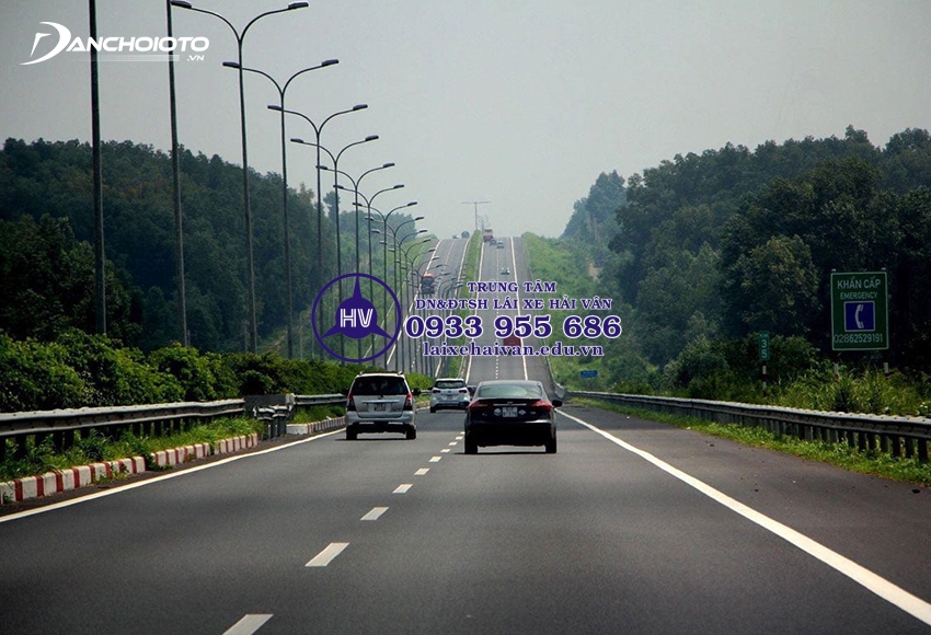 Kinh nghiệm vượt xe ô tô cùng chiều đúng cách an toàn Kinh nghiệm vượt xe ô tô cùng chiều đúng cách an toàn