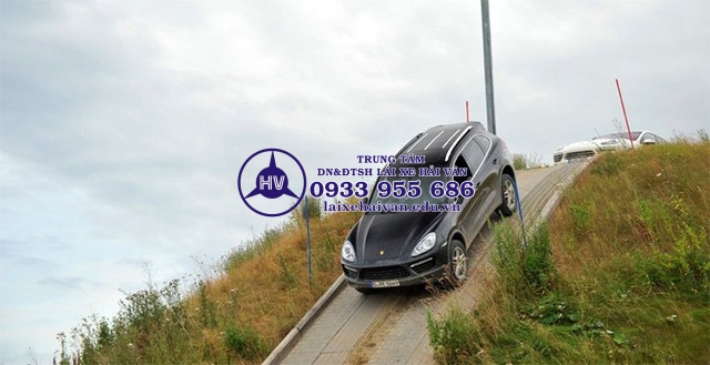 Lái ô tô leo dốc và đổ đèo an toàn - Kỹ năng mọi tài xế cần nắm Lái ô tô leo dốc và đổ đèo an toàn - Kỹ năng mọi tài xế cần nắm