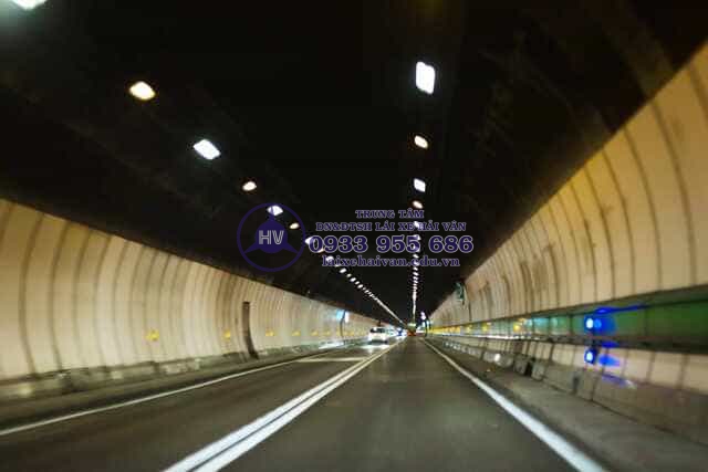 Kinh nghiệm lái xe ô tô qua hầm đường bộ đảm bảo an toàn